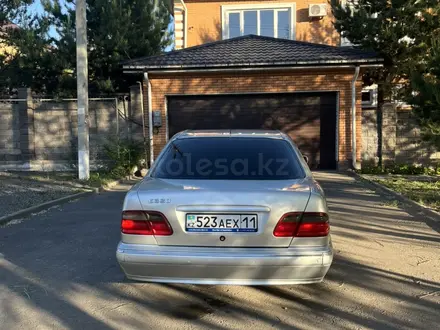 Mercedes-Benz E 320 1998 года за 1 750 000 тг. в Астана – фото 3