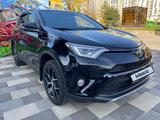 Toyota RAV4 2018 года за 10 990 000 тг. в Алматы – фото 2