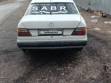 Mercedes-Benz E 200 1992 года за 700 000 тг. в Тараз