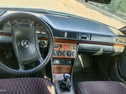 Mercedes-Benz E 200 1990 года за 930 000 тг. в Кызылорда – фото 2