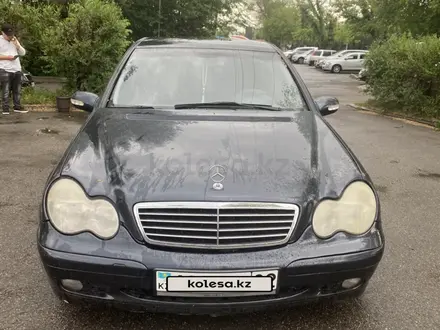 Mercedes-Benz C 180 2002 года за 3 600 000 тг. в Алматы