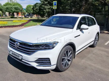 Volkswagen Touareg 2018 года за 28 500 000 тг. в Алматы – фото 2