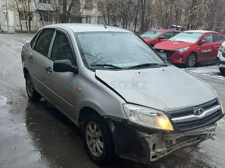 ВАЗ (Lada) Granta 2190 2013 года за 2 200 000 тг. в Атырау – фото 2