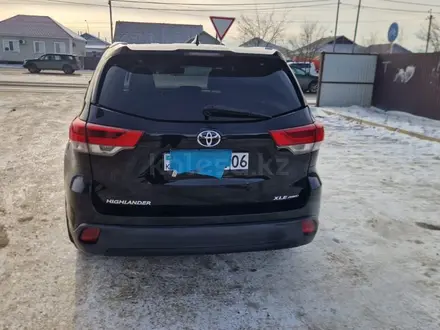 Toyota Highlander 2018 года за 13 300 000 тг. в Атырау – фото 3