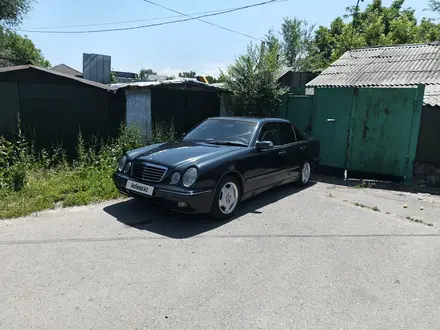 Mercedes-Benz E 320 2000 года за 3 600 000 тг. в Алматы – фото 2