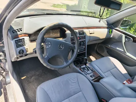 Mercedes-Benz E 320 2000 года за 3 600 000 тг. в Алматы – фото 6