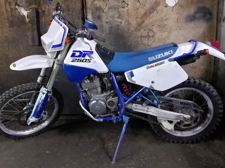 Suzuki  DR 250 1997 года за 700 000 тг. в Алматы