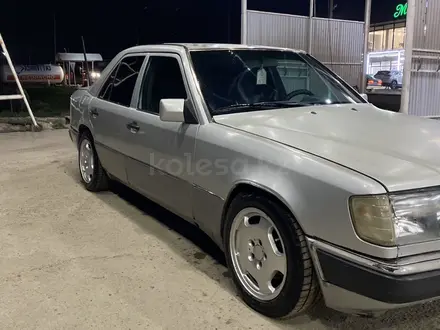 Mercedes-Benz E 200 1991 года за 1 300 000 тг. в Шымкент – фото 2