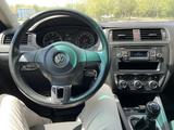 Volkswagen Jetta 2013 года за 4 800 000 тг. в Актобе – фото 4