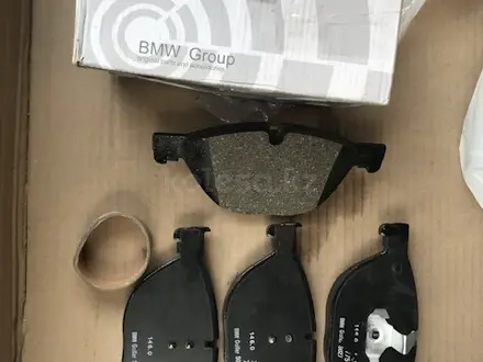 КОЛОДКИ И ДИСКИ ТОРМОЗНЫЕ BMW за 35 000 тг. в Алматы