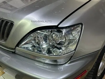 Лексус РХ300 Стекла на Фары Lexus RX за 30 000 тг. в Астана