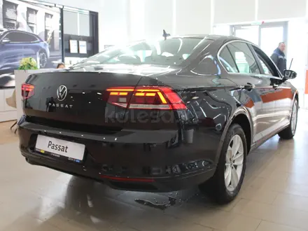 Volkswagen Passat Business 2.0 TSI 2022 года за 16 200 000 тг. в Актобе – фото 4