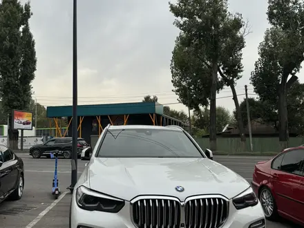 BMW X5 2018 года за 28 800 000 тг. в Алматы – фото 5