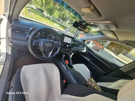 Toyota Camry 2021 года за 15 000 000 тг. в Уральск – фото 6