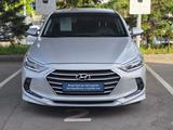 Hyundai Elantra 2018 года за 7 590 000 тг. в Павлодар – фото 2