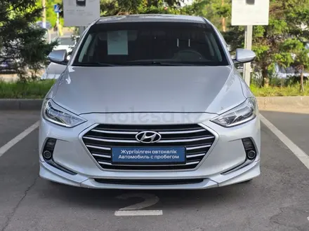 Hyundai Elantra 2018 года за 7 590 000 тг. в Павлодар – фото 2