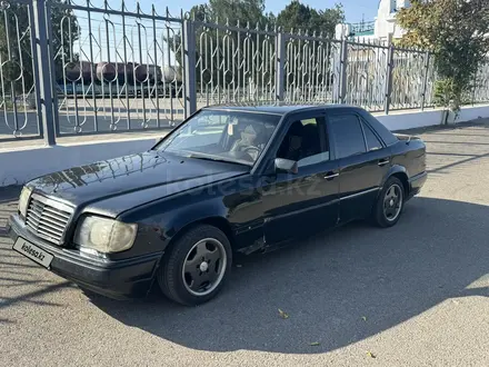 Mercedes-Benz E 220 1994 года за 790 000 тг. в Шымкент – фото 2