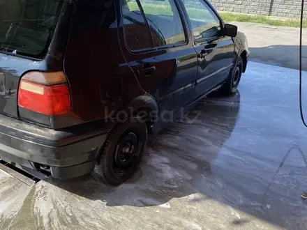 Volkswagen Golf 1993 года за 550 000 тг. в Есик – фото 3