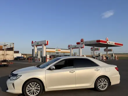 Toyota Camry 2015 года за 11 000 000 тг. в Уральск – фото 10