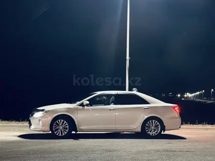 Toyota Camry 2015 года за 11 000 000 тг. в Уральск – фото 3