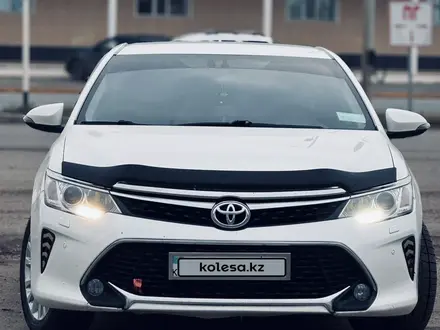 Toyota Camry 2015 года за 11 000 000 тг. в Уральск – фото 2