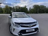Toyota Camry 2015 года за 10 600 000 тг. в Уральск – фото 2