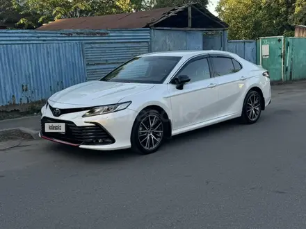 Toyota Camry 2021 года за 15 200 000 тг. в Алматы – фото 3