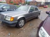 Mercedes-Benz E 230 1991 года за 650 000 тг. в Астана – фото 2