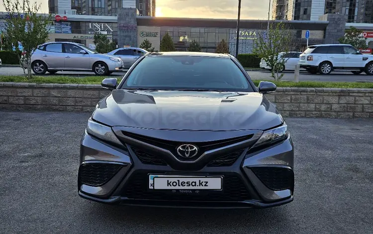 Toyota Camry 2021 года за 12 100 000 тг. в Шымкент