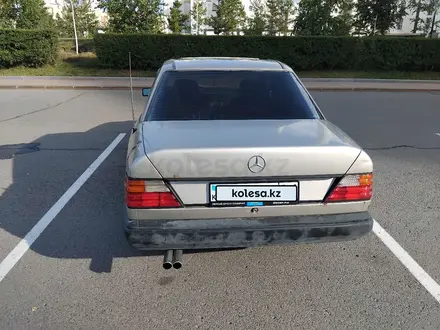 Mercedes-Benz E 200 1989 года за 750 000 тг. в Астана – фото 6