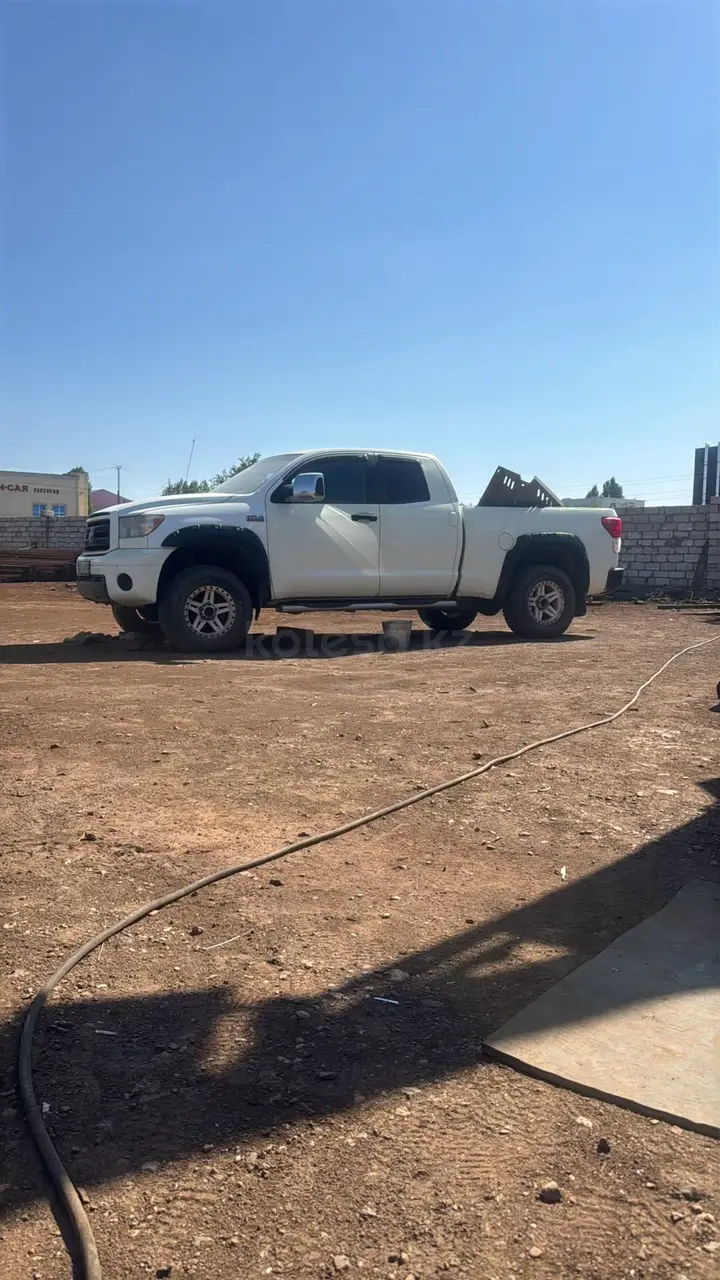 Toyota Tundra, 2011