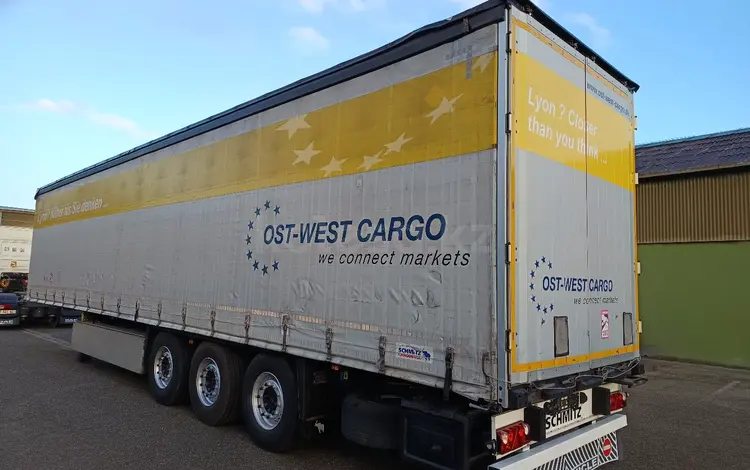 Schmitz Cargobull  SW 24 2015 годаfor8 500 000 тг. в Атбасар