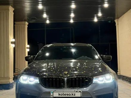 BMW M5 2018 года за 44 000 000 тг. в Алматы – фото 2
