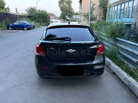 Chevrolet Cruze 2011 года за 2 900 000 тг. в Караганда – фото 2