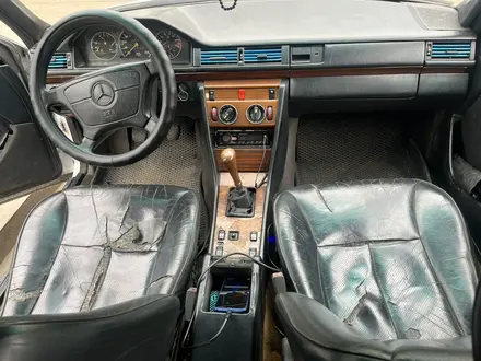 Mercedes-Benz E 230 1986 года за 600 000 тг. в Алматы – фото 4
