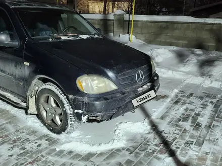 Mercedes-Benz ML 320 1999 года за 3 500 000 тг. в Астана – фото 4