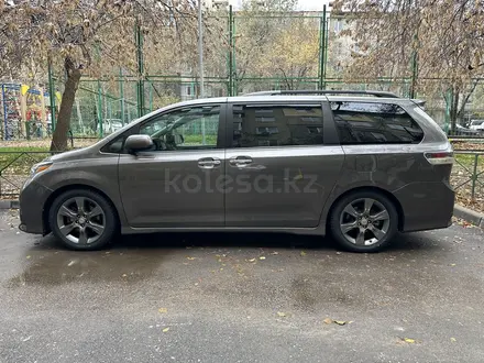 Toyota Sienna 2015 года за 14 900 000 тг. в Алматы