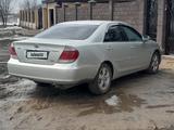 Toyota Camry 2004 года за 5 200 000 тг. в Актобе – фото 2