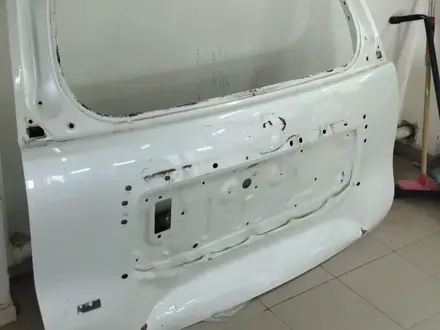 Дверь багажника прадо за 200 000 тг. в Атырау