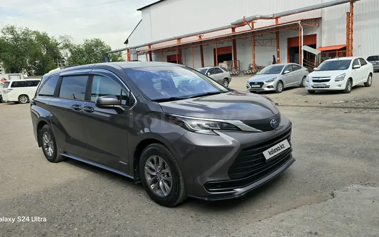 Toyota Sienna 2021 года за 21 000 000 тг. в Алматы