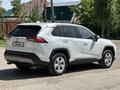 Toyota RAV4 2020 годаүшін13 000 000 тг. в Актобе – фото 3
