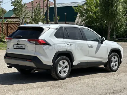 Toyota RAV4 2020 года за 13 000 000 тг. в Актобе – фото 3