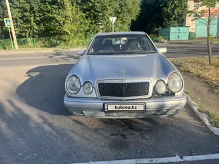 Mercedes-Benz E 230