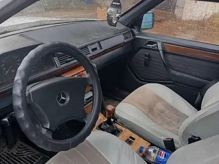 Mercedes-Benz E 200 1991 года за 700 000 тг. в Баянаул – фото 2