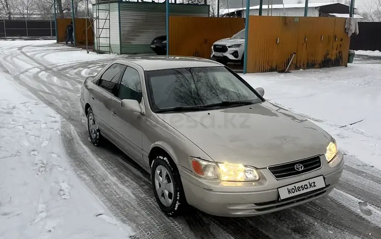 Toyota Camry 2000 года за 2 700 000 тг. в Алматы