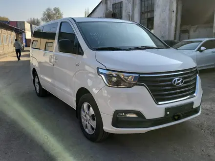 Hyundai Starex 2018 года за 15 500 000 тг. в Алматы – фото 2
