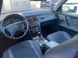 Mercedes-Benz E 200 2000 года за 3 600 000 тг. в Астана – фото 5