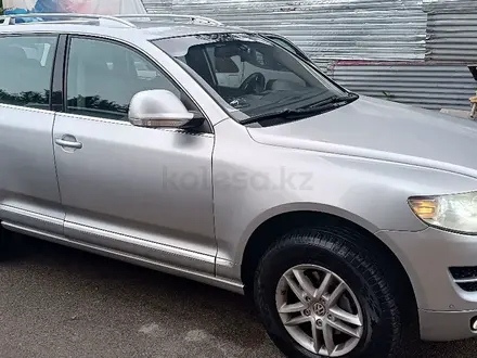 Volkswagen Touareg 2008 года за 6 300 000 тг. в Алматы – фото 3