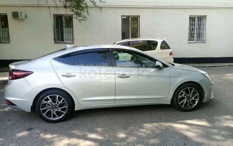 Hyundai Elantra 2019 годаүшін8 500 000 тг. в Алматы