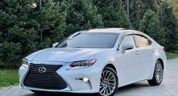 Lexus ES 350 2016 годаfor17 500 000 тг. в Алматы